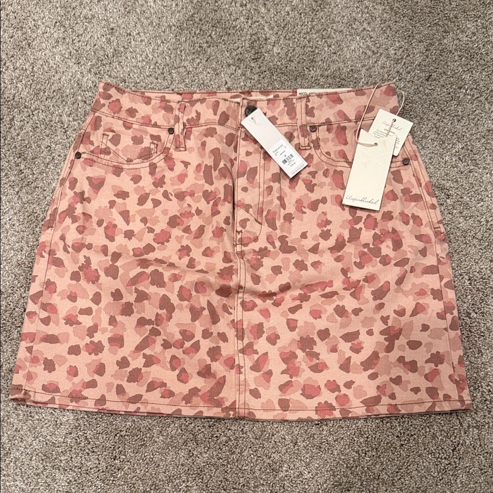 New w tags Francesca’s unpublished camo mini skirt size 28!
